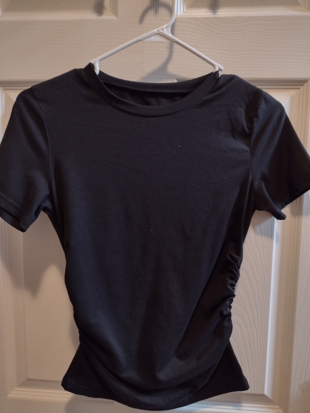 Women’s Black Short-Sleeve Curvy-Tee